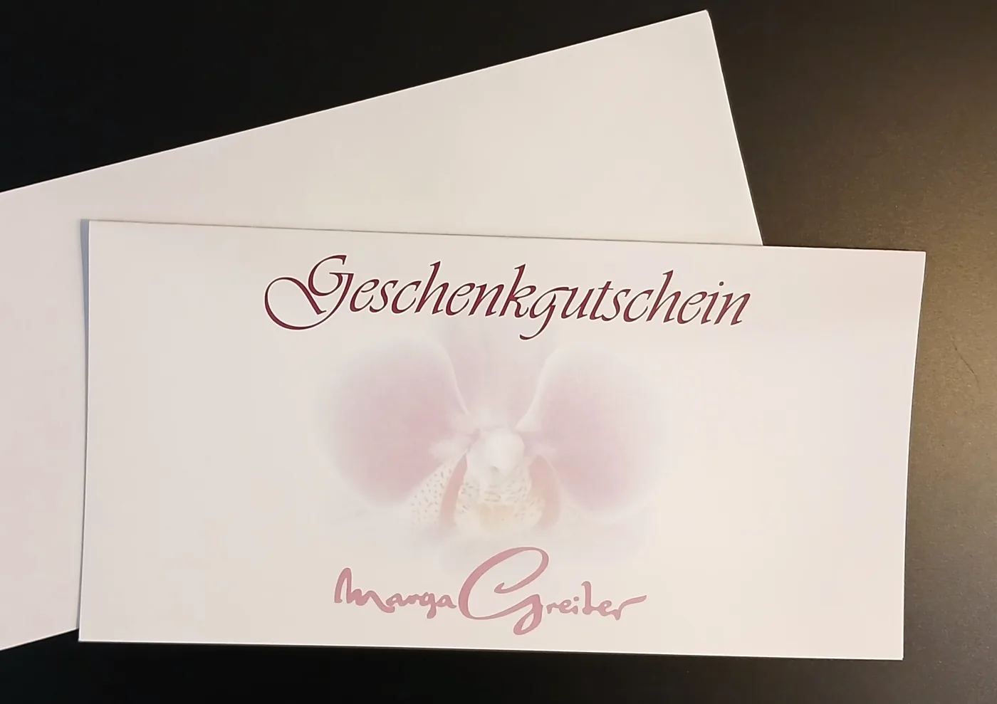 Geschenkgutschein des Kosmetikstudios mit der Unterschrift Marga Greiter